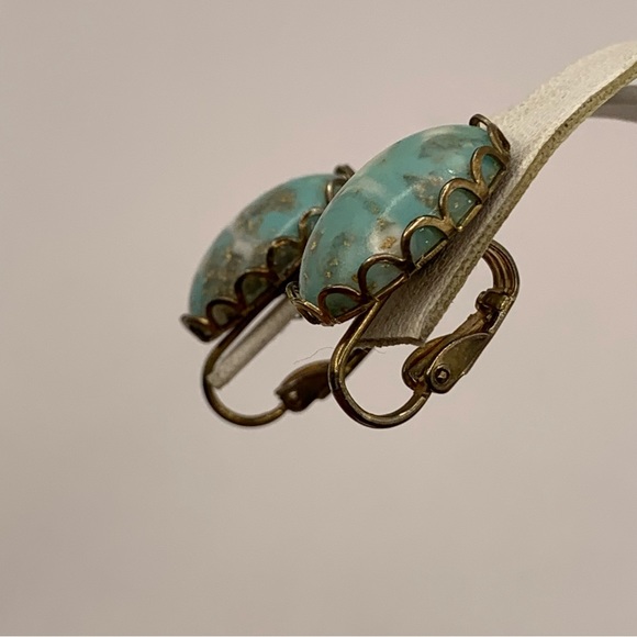 Turquoise gold glitter lucite cabochon vintage robin’s egg clip on earrings - Picture 2 of 11